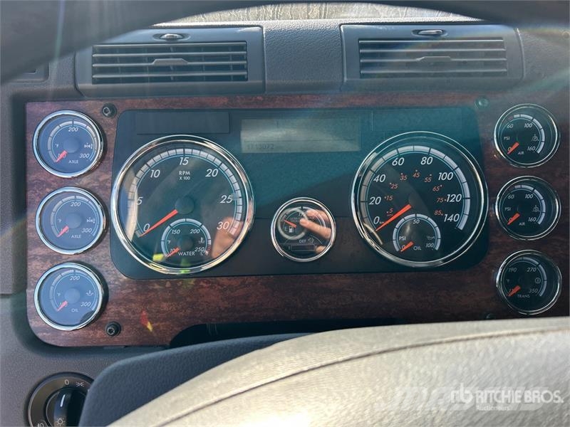 Freightliner Cascadia 125 6x4 T/A Sleeper Truck Tractor Truck Tractor Units