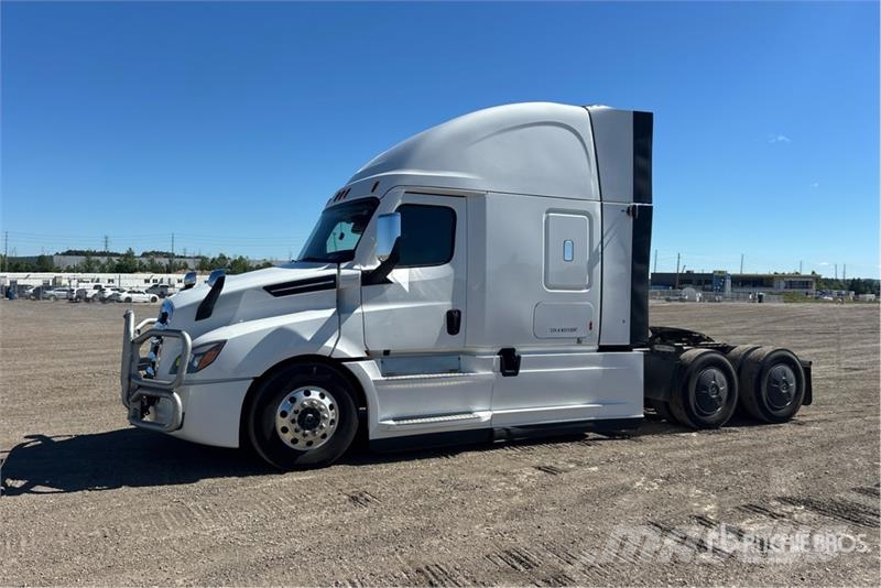 Freightliner Cascadia 126 6x4 T/A Sleeper Truck Tractor Тягачі