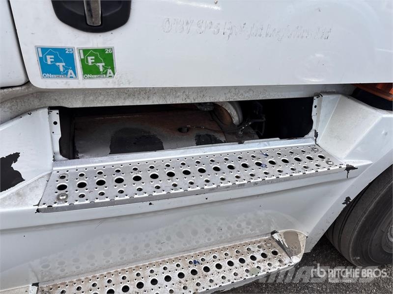 Freightliner Cascadia 126 6x4 T/A Sleeper Truck Tractor Sattelzugmaschinen