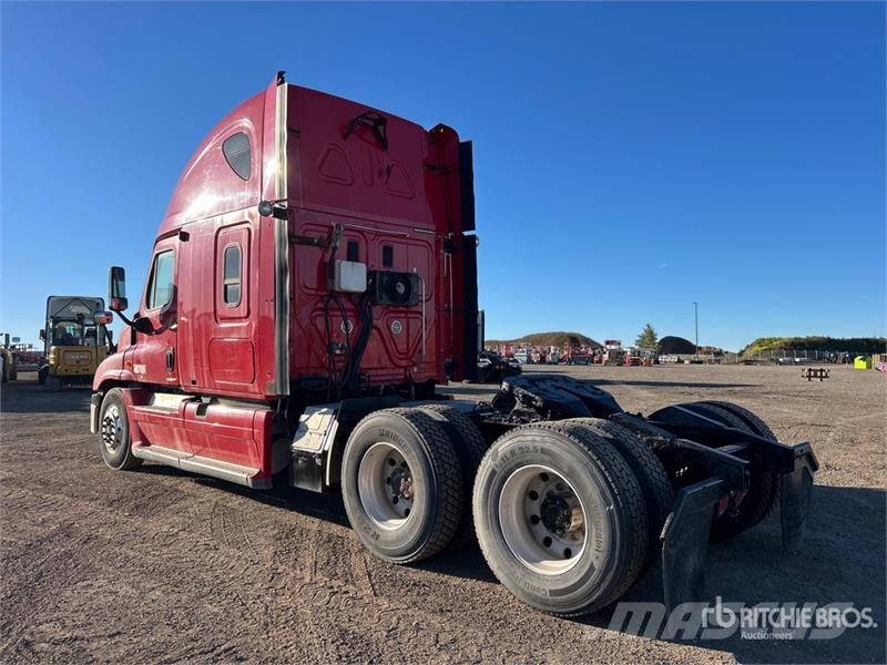 Freightliner Cascadia 125 6x4 T/A Sleeper Truck Tractor Sattelzugmaschinen