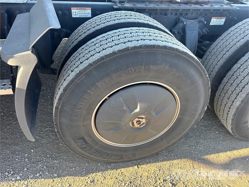 Freightliner Cascadia 126 وحدات الجر