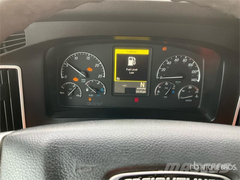 Freightliner Cascadia 126 6x4 T/A Sleeper Truck Tractor وحدات الجر