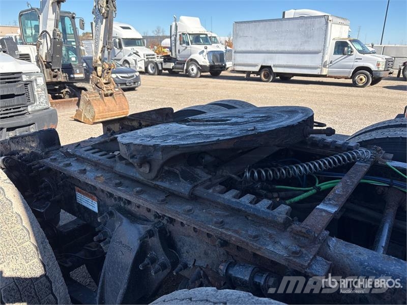 Freightliner Cascadia 126 6x4 T/A Sleeper Truck Tractor Cavalos mecânicos