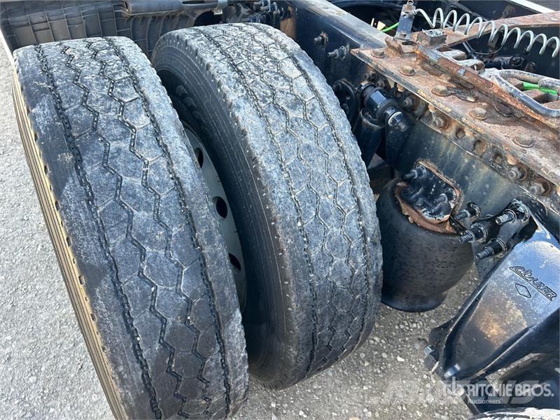 Freightliner Cascadia 126 6x4 T/A Sleeper Truck Tractor وحدات الجر