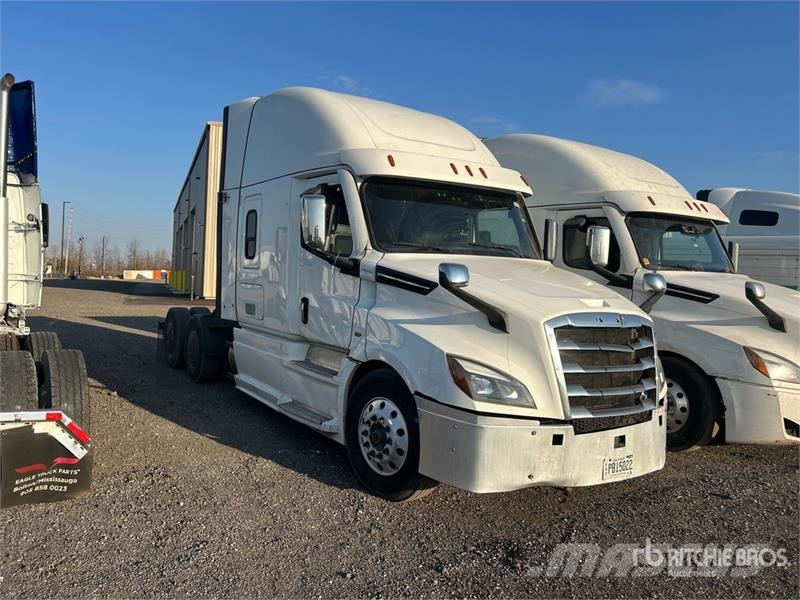 Freightliner Cascadia 126 6x4 T/A Sleeper Truck Tractor Vlačilci