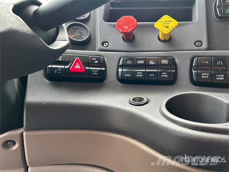 Freightliner Cascadia 113 Trekkers