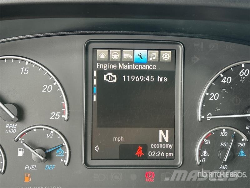 Freightliner Cascadia 126 6x4 T/A Sleeper Truck Tractor Tractor Units