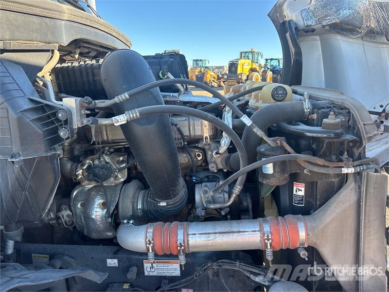 Freightliner Cascadia 126 6x4 T/A Sleeper Truck Tractor Тягачі