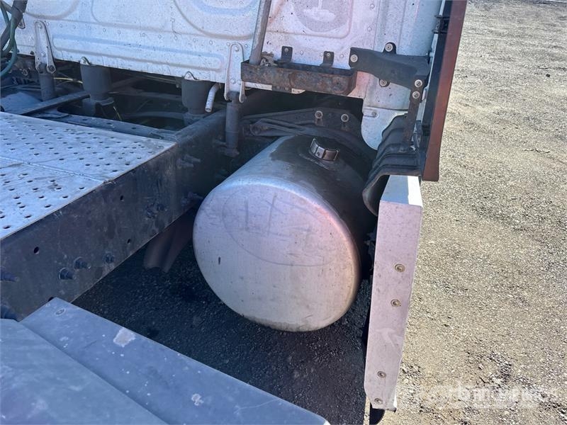 Freightliner Cascadia 126 6x4 T/A Sleeper Truck Tractor Tractores (camiões)