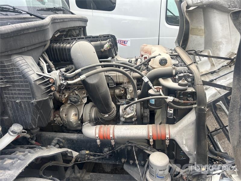 Freightliner Cascadia 126 6x4 T/A Sleeper Truck Tractor Sattelzugmaschinen