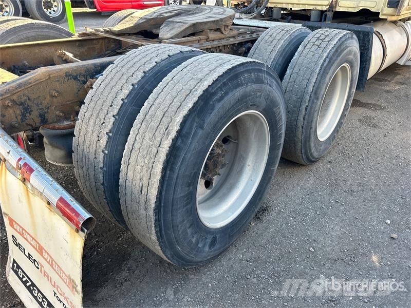 Freightliner Cascadia 125 6x4 T/A Sleeper Truck Tractor Тягачі