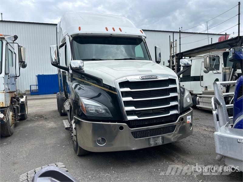 Freightliner Cascadia 126 6x4 T/A Sleeper Truck Tractor (Inoper Cabezas tractoras