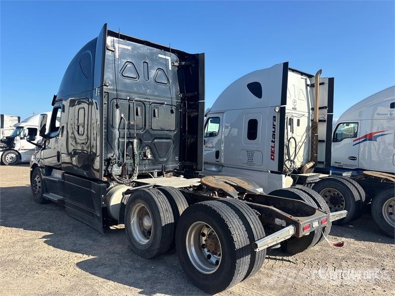 Freightliner Cascadia 126 6x4 T/A Sleeper Truck Tractor (Inoper Tegljači