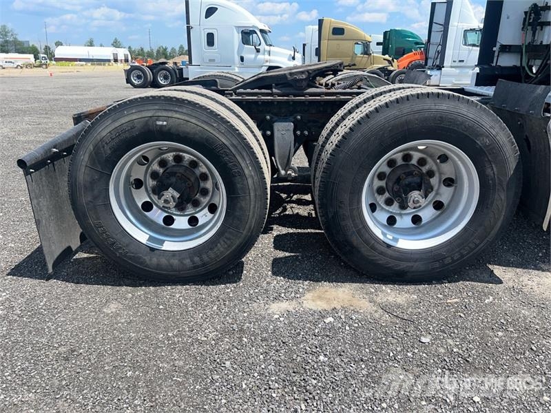 Freightliner Cascadia 126 6x4 T/A Sleeper Truck Tractor Motrici e Trattori Stradali