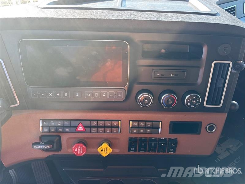 Freightliner Cascadia 126 وحدات الجر