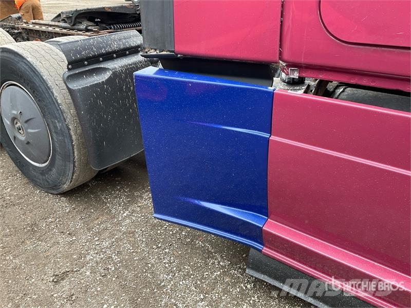 Freightliner Cascadia 126 6x4 T/A Sleeper Truck Tractor Tegljači