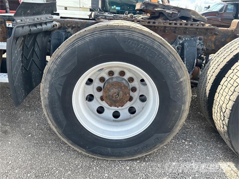 Freightliner Cascadia 125 6x4 T/A Sleeper Truck Tractor Truck Tractor Units