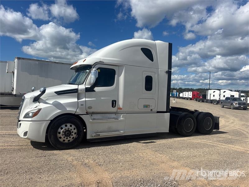 Freightliner Cascadia 126 6x4 T/A Sleeper Truck Tractor Vilcēji