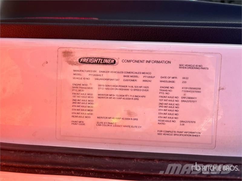Freightliner Cascadia 126 6x4 T/A Sleeper Truck Tractor Tractores (camiões)