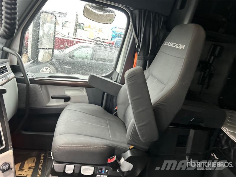 Freightliner Cascadia 126 Truck Tractor Units