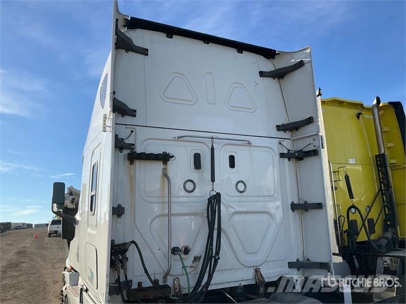 Freightliner Cascadia 126 6x4 T/A Sleeper Truck Tractor Tractor Units