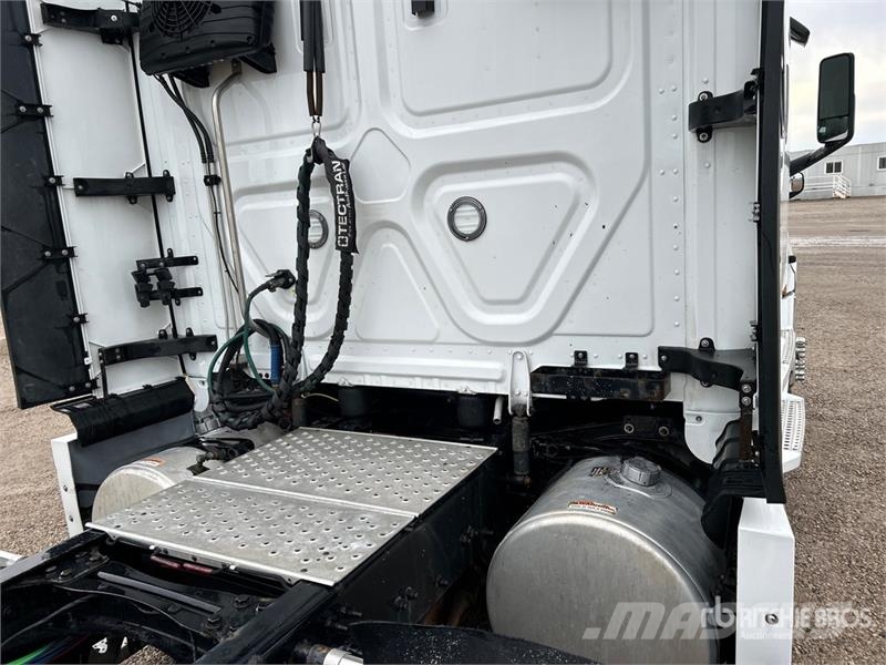 Freightliner Cascadia 126 وحدات الجر