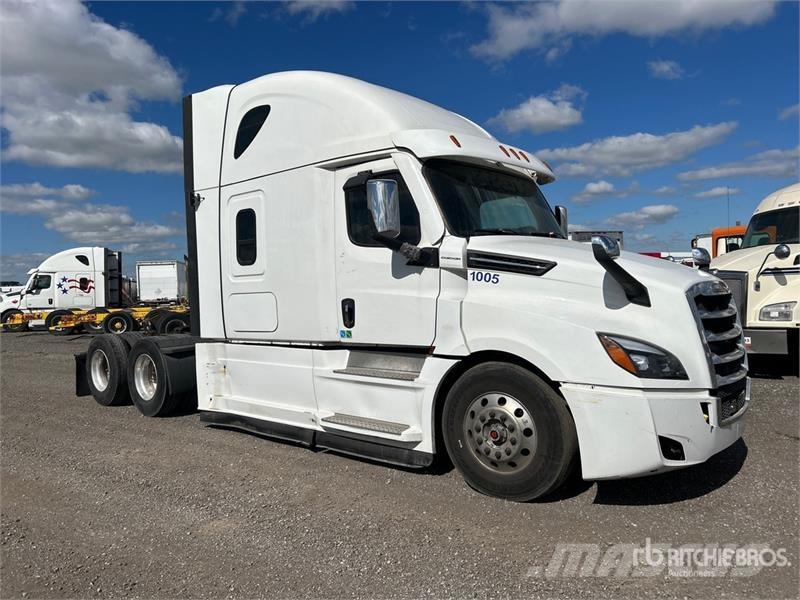 Freightliner Cascadia 126 6x4 T/A Sleeper Truck Tractor Седельные тягачи