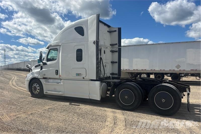 Freightliner Cascadia 126 6x4 T/A Sleeper Truck Tractor Vilcēji