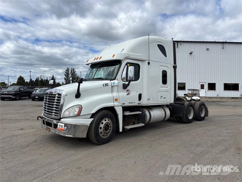 Freightliner Cascadia 125 6x4 T/A Sleeper Truck Tractor Trekkvogner