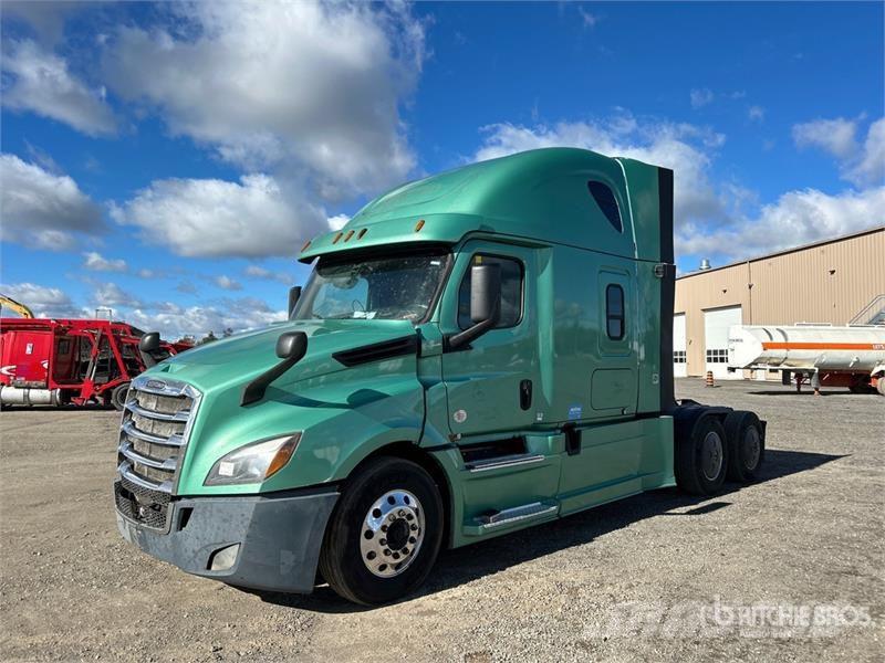 Freightliner Cascadia 126 6x4 T/A Sleeper Truck Tractor Nyergesvontatók