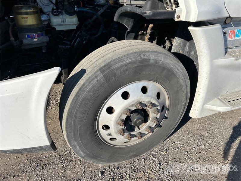 Freightliner Cascadia 125 6x4 T/A Sleeper Truck Tractor Sattelzugmaschinen