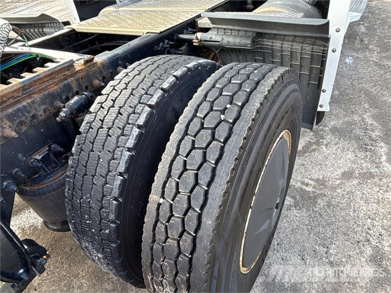 Freightliner Cascadia 126 6x4 T/A Sleeper Truck Tractor Тягачі
