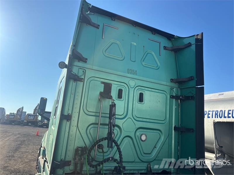 Freightliner Cascadia 126 6x4 T/A Sleeper Truck Tractor Truck Tractor Units