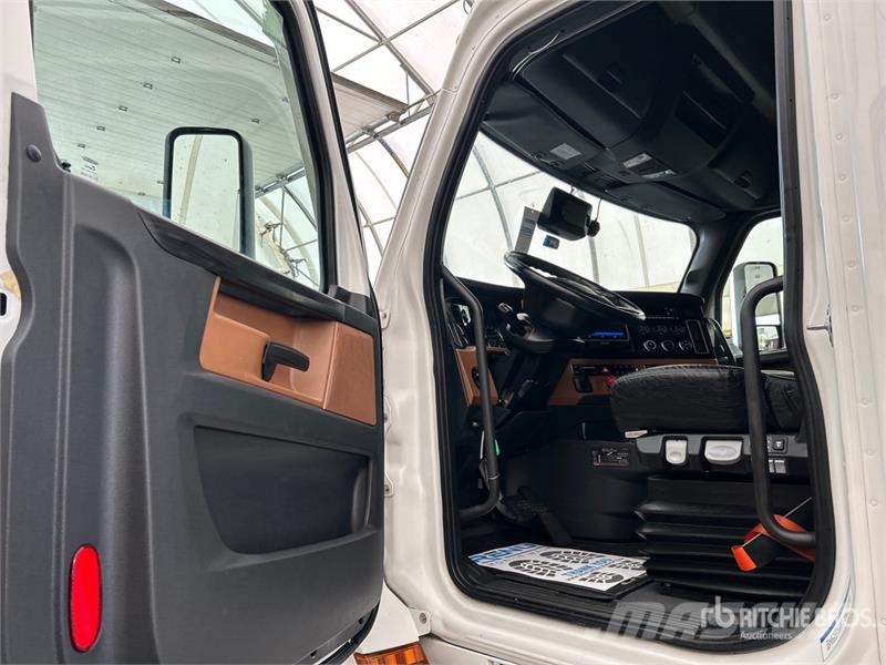 Freightliner Cascadia 126 Truck Tractor Units