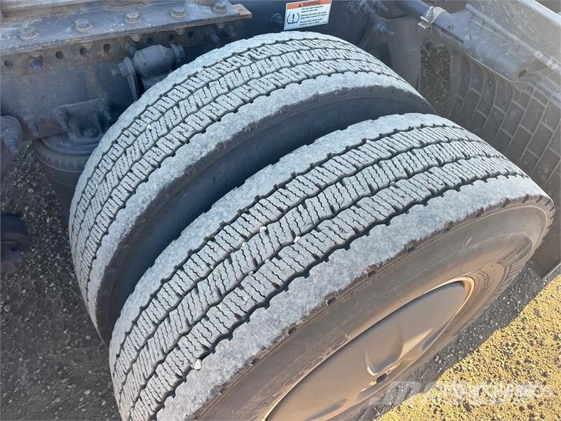 Freightliner Cascadia 126 وحدات الجر