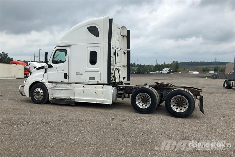 Freightliner Cascadia 126 6x4 T/A Sleeper Truck Tractor Motrici e Trattori Stradali
