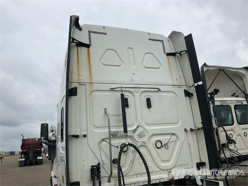 Freightliner Cascadia 126 6x4 T/A Sleeper Truck Tractor Motrici e Trattori Stradali