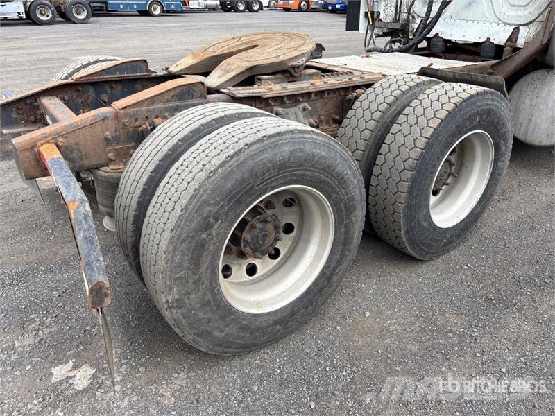 Freightliner Cascadia 125 6x4 T/A Sleeper Truck Tractor Trekkvogner