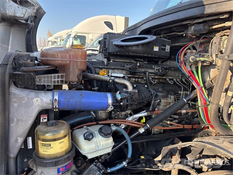 Freightliner Cascadia 126 6x4 T/A Sleeper Truck Tractor Седельные тягачи