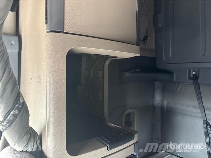 Freightliner Cascadia 125 6x4 Evolution T/A Sleeper Truck Tract Motrici e Trattori Stradali