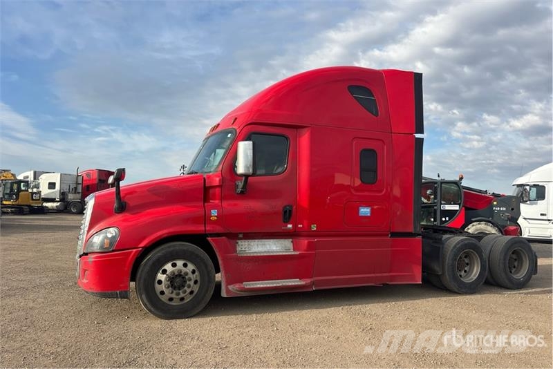 Freightliner Cascadia 125 6x4 T/A Sleeper Truck Tractor Tegljači