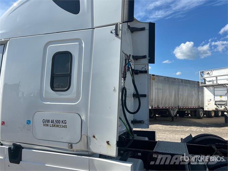 Freightliner Cascadia 126 6x4 T/A Sleeper Truck Tractor (Inoper Tegljači
