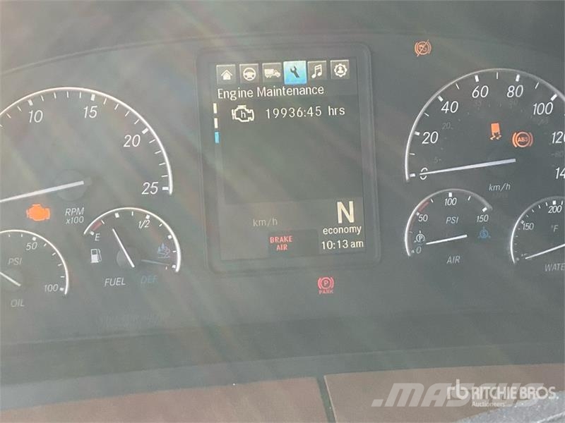 Freightliner Cascadia 126 6x4 T/A Sleeper Truck Tractor Tractor Units