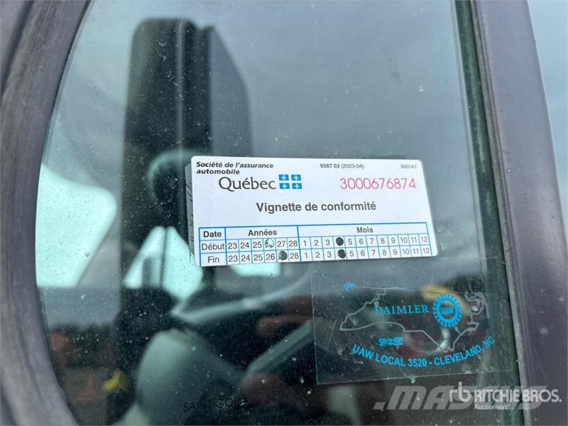 Freightliner Cascadia 125 6x4 T/A Sleeper Truck Tractor Vetopöytäautot