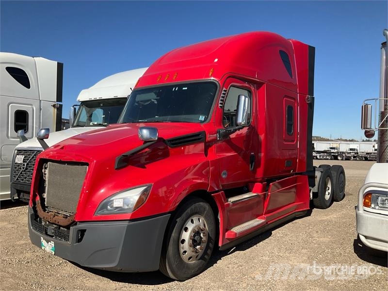 Freightliner Cascadia 126 6x4 T/A Sleeper Truck Tractor (Inoper وحدات الجر
