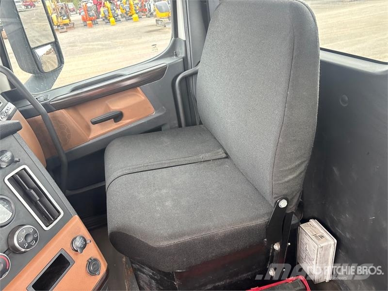 Freightliner Cascadia 126 Vetopöytäautot