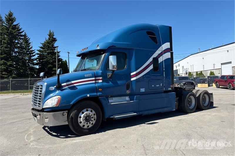Freightliner Cascadia 125 6x4 T/A Sleeper Truck Tractor Ťahače