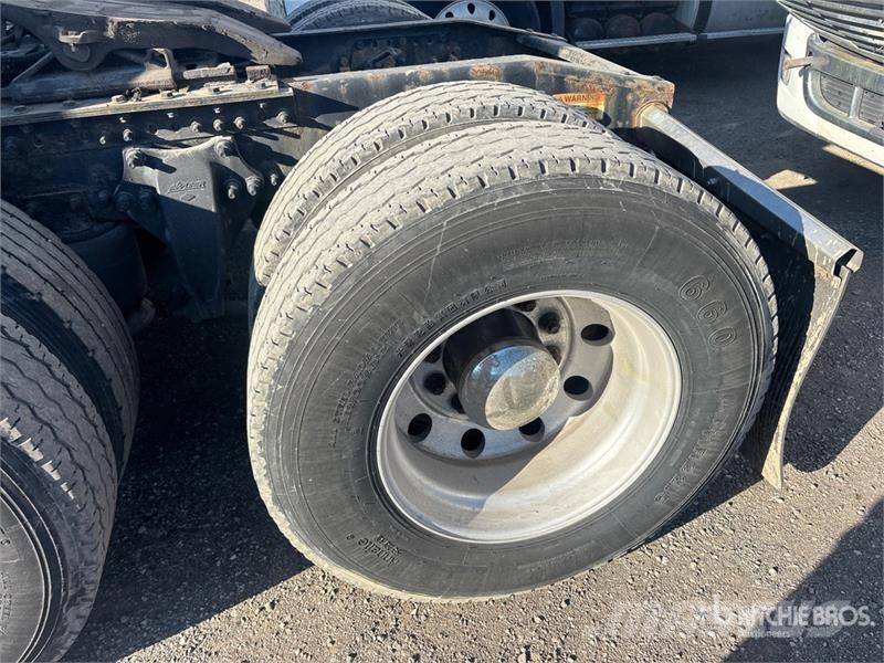 Freightliner Cascadia 126 6x4 T/A Sleeper Truck Tractor Truck Tractor Units