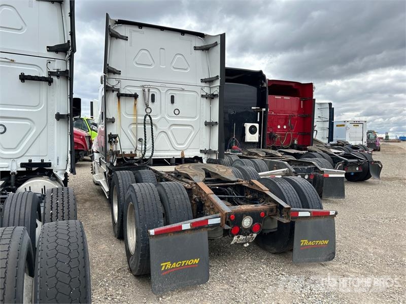 Freightliner Cascadia 126 6x4 T/A Sleeper Truck Tractor (Inoper Tractores (camiões)