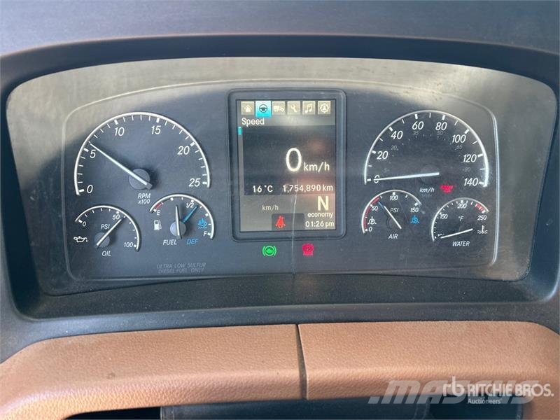 Freightliner Cascadia 126 6x4 T/A Sleeper Truck Tractor Sattelzugmaschinen